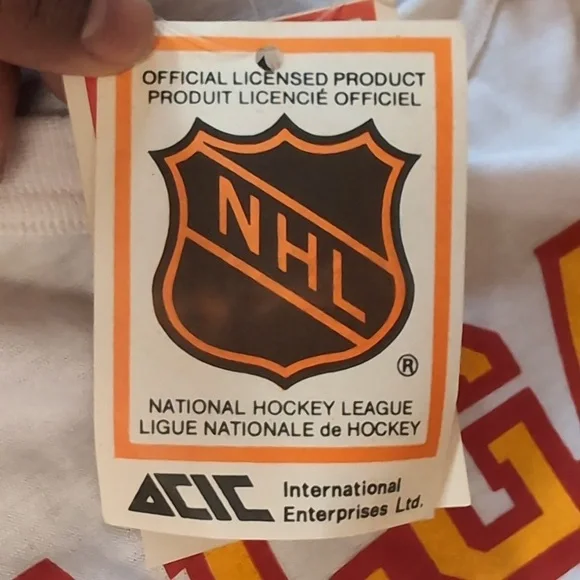 Softwear| NWT NHL Vintage Calgary Flames White Short Sleeved T-shirt Cropped - Picture 12 of 14